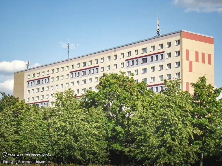 Hochhaus im Grünen