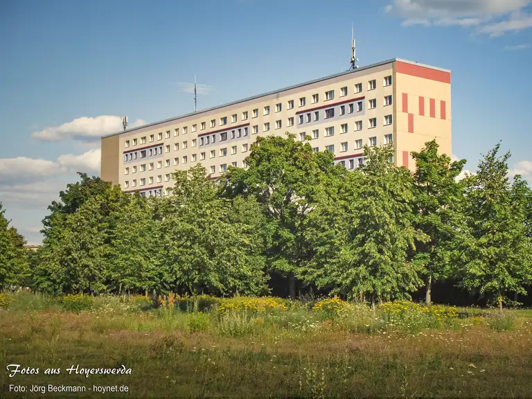 Hochhaus im Grünen