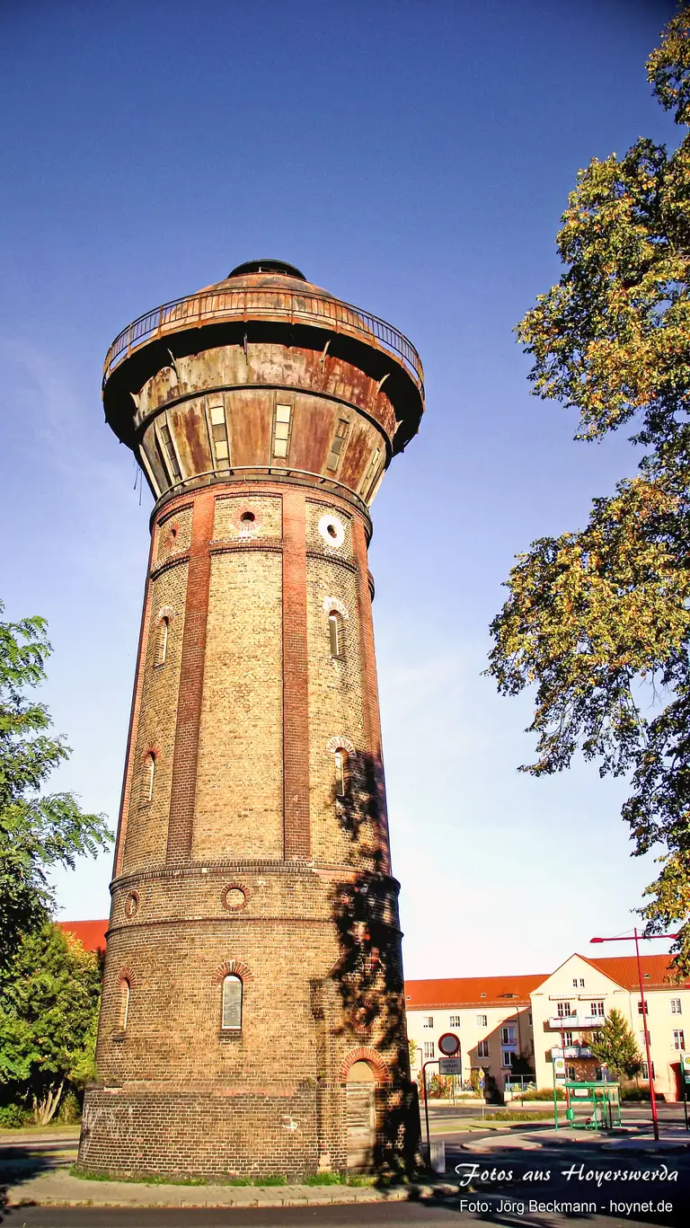 Wasserturm am Hauptbahnhof von Hoyerswerda
